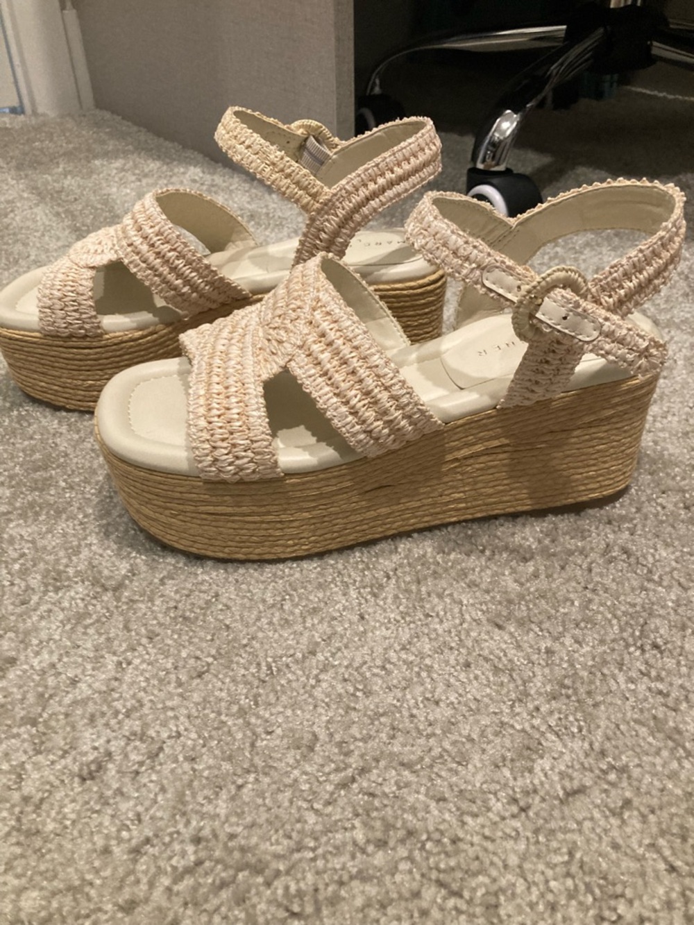 Marc Fisher Payley platform wedge size 7
